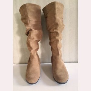 Cougar Tan Suede Boots. Size 8. Waterproof.